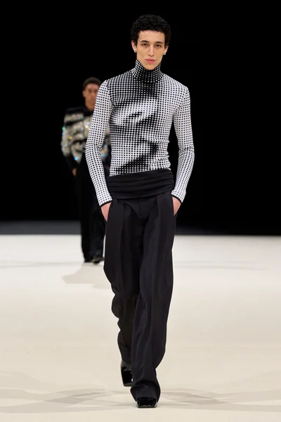 Look 15